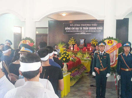 Lễ tang đại tá phi công Trần Quang Khải  
