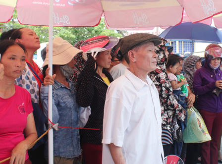 Hàng nghìn suất cơm, sữa tươi, nước uống miễn phí cho thí sinh tại Vinh