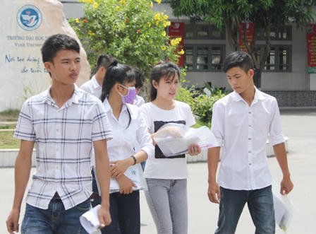 Hàng nghìn suất cơm, sữa tươi, nước uống miễn phí cho thí sinh tại Vinh