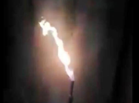 Kỳ bí khí lạ khi khoan giếng đốt cháy ngùn ngụt