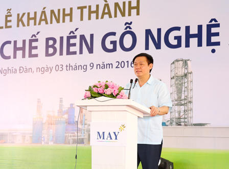 Phó Thủ tướng cắt băng khánh thành nhà máy gỗ lớn nhất Việt Nam