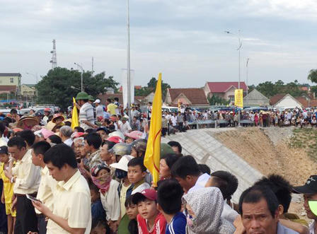 Phó Thủ tướng Vương Đình Huệ dự lễ khánh thành cầu bắc qua sông Lam 