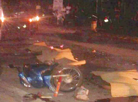 Xe máy đâm dúm đầu xe khách, 3 thanh niên chết tại hiện trường