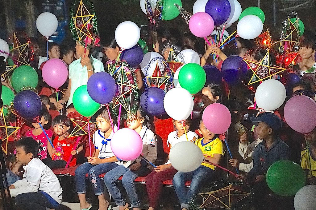 Rclub Nghệ An đồng hành cùng nhà hảo tâm mang Trung thu đến trẻ em nghèo 