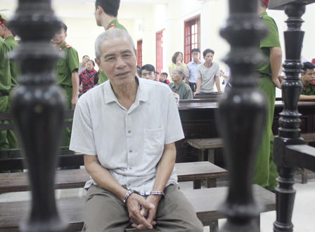 12 năm tù cho dê cụ U70 phạm tội hiếp dâm cháu họ