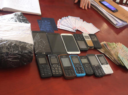 Triệt phá tụ điểm ghi lô đề, thu giữ gần nửa tỷ đồng