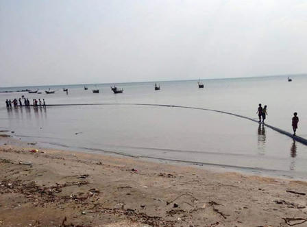 Ngư dân vớt được đường ống “lạ” dài hơn 100m trên biển