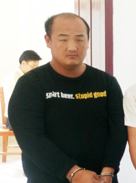 Mặt thật 4 du khách từ Tam giác vàng lén lút vào nhà hoang trong đêm