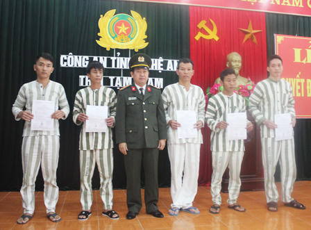 147 phạm nhân tại ba trại giam được đặc xá ra tù trước thời hạn