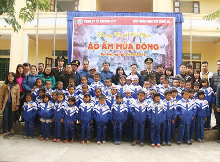 Hơn 1.000 suất quà trong chương trình 'Áo ấm mùa đông lần thứ 5'