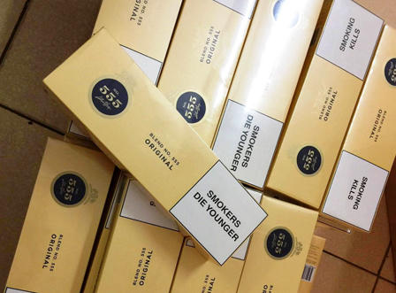 Thu giữ gần 1000 gói thuốc lá lậu và 2,5 tấn hoa quả Trung Quốc