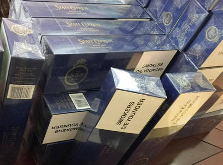 Thu giữ gần 1000 gói thuốc lá lậu và 2,5 tấn hoa quả Trung Quốc