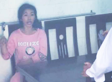 Người dân vây bắt người phụ nữ lạ mặt nghi bắt cóc trẻ em