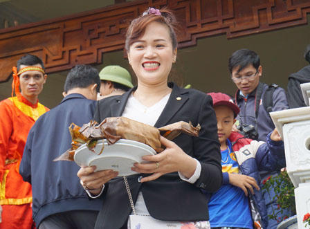 Nghệ An: Dâng cặp bánh chưng nặng 700kg lên thân mẫu Bác Hồ