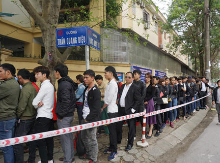 Dân xứ Nghệ ùn ùn làm hộ chiếu đi làm ăn