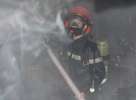 Hơn 40 cảnh sát PCCC chữa đám cháy trong chợ