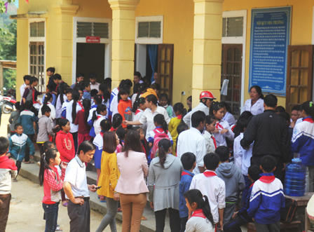 Ổn định tâm lý, khám sàng lọc 200 học sinh xã Hạnh Dịch