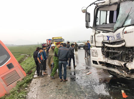 Tai nạn liên hoàn, 28 người thoát chết