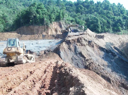 Hỗ trợ 20 hộ dân bị chết cá gần bãi thải khai thác quặng