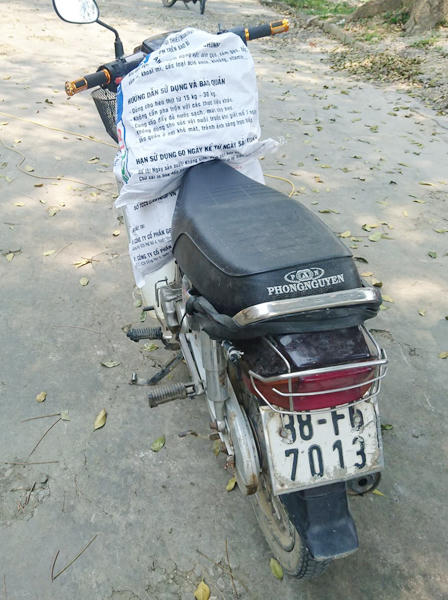 Phát hiện người đàn ông chở 4 cá thể khi trên xe máy