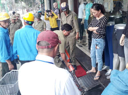 TP Vinh 'ra quân' lập lại trật tự vỉa hè 