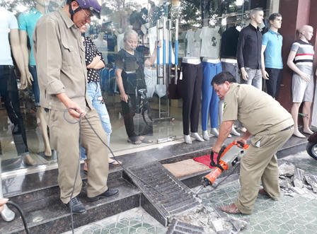 TP Vinh 'ra quân' lập lại trật tự vỉa hè 