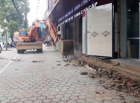 TP Vinh 'ra quân' lập lại trật tự vỉa hè 