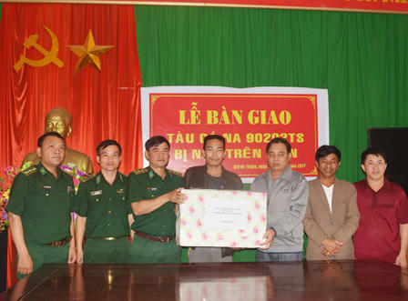 Cứu hộ thành công tàu cá cùng 7 thuyền viên gặp nạn