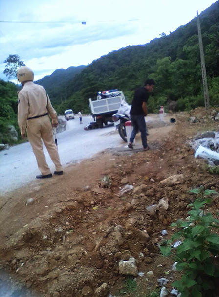 Va chạm với xe CSGT, chồng  tử vong, vợ nguy kịch