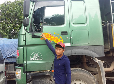 Va chạm giao thông, tài xế xe cứu thương vác dao truy sát người 