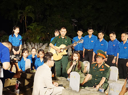 Phó thủ tướng Vương Đình Huệ dự chương trình Khúc tráng ca Việt  - Lào