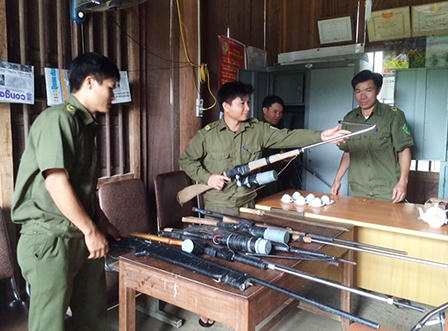 40 khẩu súng tự chế được bà con tự nguyện giao nộp