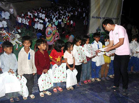 Trung thu yêu thương lần thứ 5 đến với trẻ em lòng hồ 