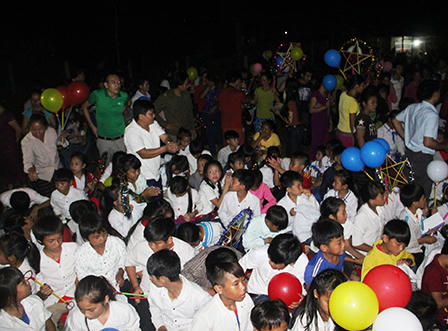 Trung thu yêu thương lần thứ 5 đến với trẻ em lòng hồ 