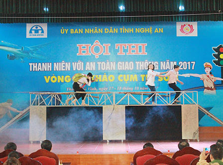 Sôi nổi hội thi thanh niên với An toàn giao thông tại Vinh