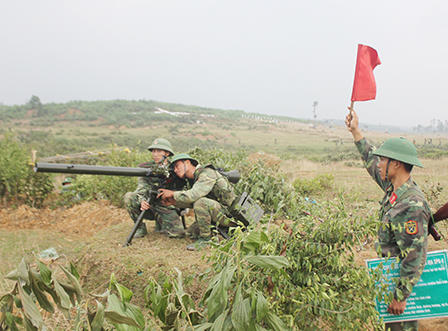 Sư đoàn 324 mang súng máy, xe tăng... dàn trận 'chiến đấu như thật' 