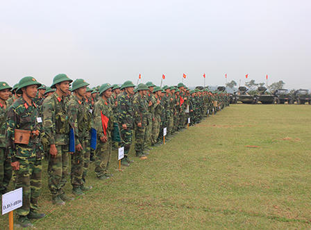 Sư đoàn 324 mang súng máy, xe tăng... dàn trận 'chiến đấu như thật' 