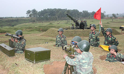 Sư đoàn 324 mang súng máy, xe tăng... dàn trận 'chiến đấu như thật' 