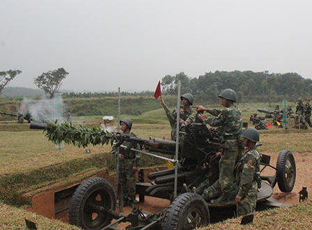 Sư đoàn 324 mang súng máy, xe tăng... dàn trận 'chiến đấu như thật' 