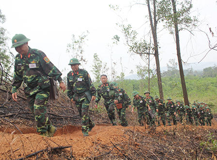 Sư đoàn 324 mang súng máy, xe tăng... dàn trận 'chiến đấu như thật' 