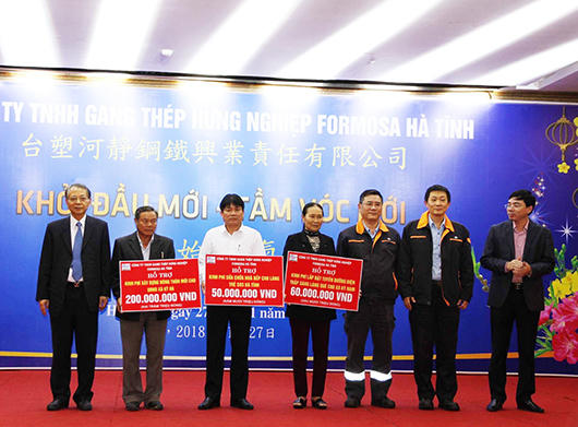 Formosa Hà Tĩnh trao hơn 1,8 tỷ đồng tài trợ công ích dịp cuối năm