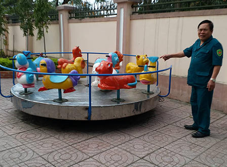 Vụ phụ huynh bắt cô giáo quỳ xin lỗi: Vết bầm tím do va chạm khi chơi đu quay