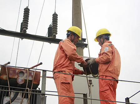 Tổng Công ty Điện lực miền Bắc diễn tập với sự cố bão giật cấp 12 đổ bộ vào Nghệ An