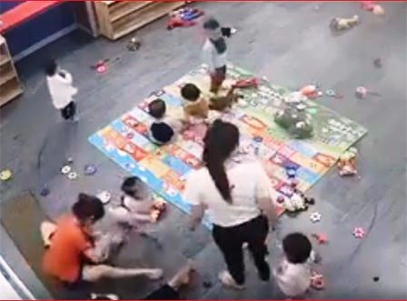 Cô giáo mầm non  ABC Montessori Preschool đánh trẻ, gây xôn xao mạng xã hội
