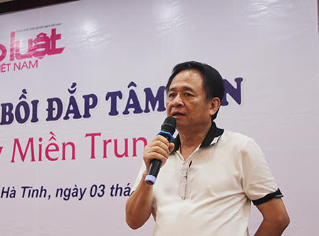 Báo PLVN tặng sổ tiết kiệm cho cán bộ Tư pháp xã đặc biệt khó khăn