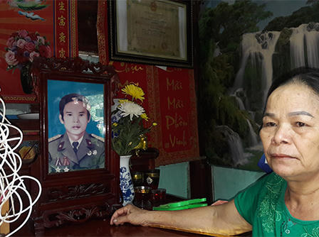 Phút trùng phùng đẫm nước mắt sau 26 năm được công nhận là liệt sỹ