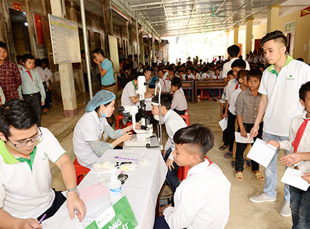 Đêm hội trăng rằm cho gần 700 trẻ em tại xã nghèo huyện biên giới