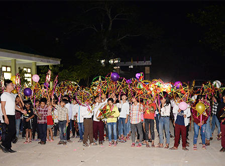 Đêm hội trăng rằm cho gần 700 trẻ em tại xã nghèo huyện biên giới