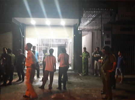 Ra đầu thú sau hơn nửa ngày ôm vũ khí cố thủ trong nhà