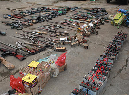 Tiêu hủy lượng lớn vũ khí, công cụ hỗ trợ thu trong dân